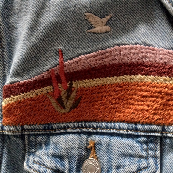 Levi's- Embroidered Desert Utopia Trucker Vest- Women's- SZ XL - Picture 4 of 7